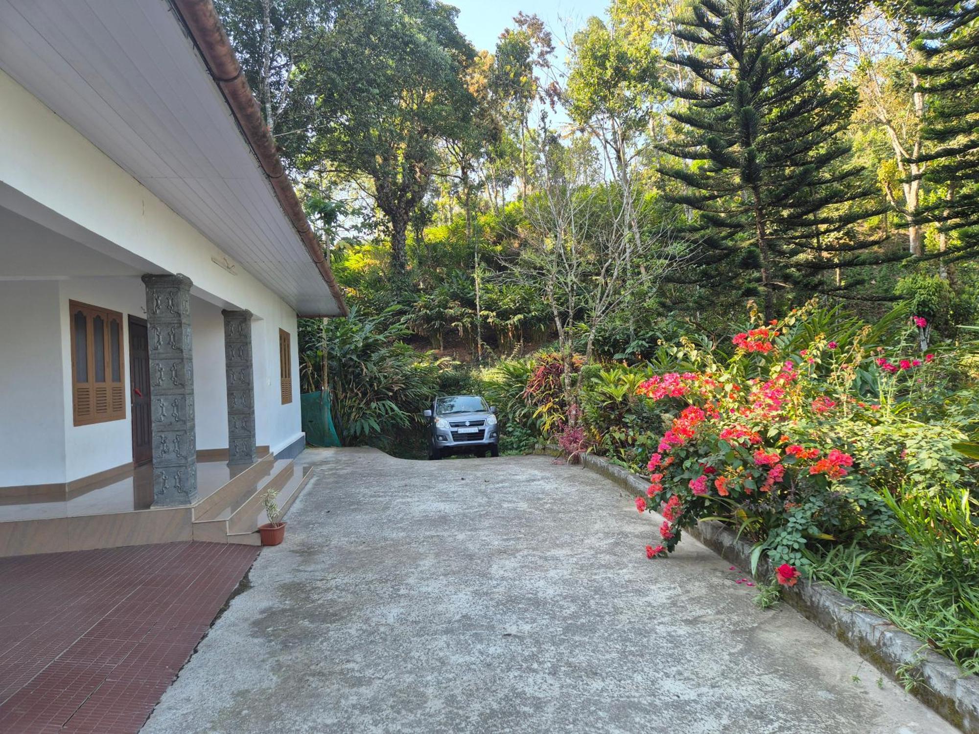 Anivilla Holiday Home Kunjithanny Anachal Exterior photo